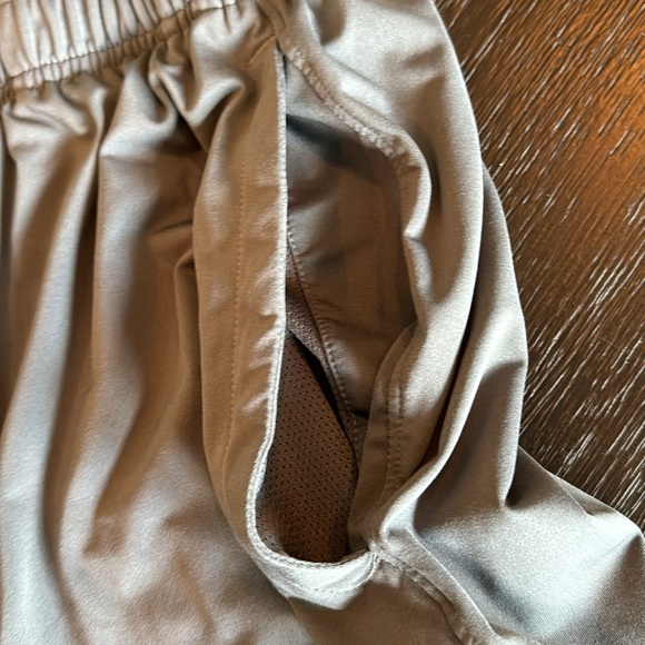 Under Armour Shorts - Picture 3 of 5